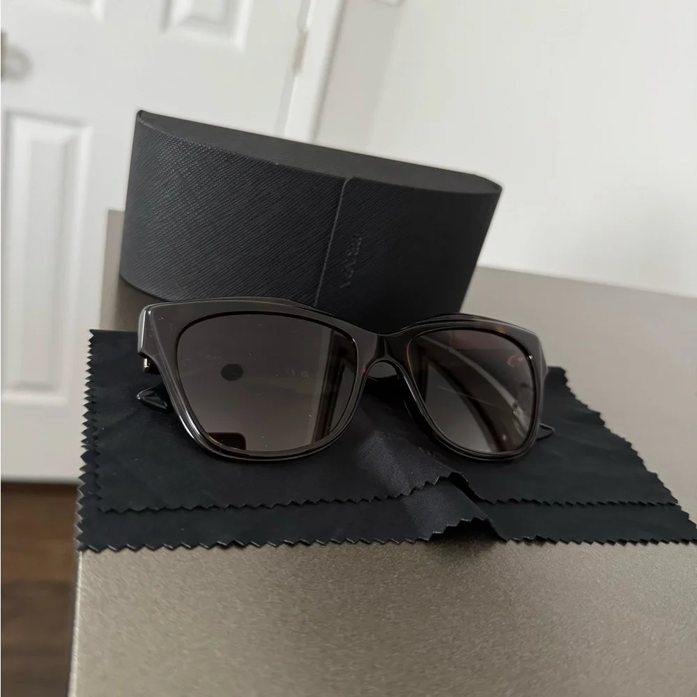 Prada Tortoise PR23XSF sunglasses - Picture 2 of 6